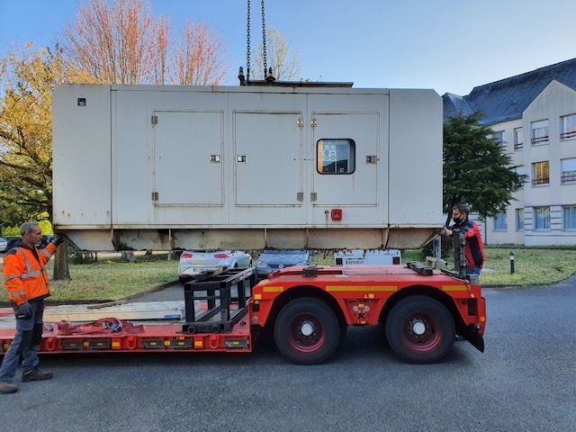330 kVa Fg Wilson Perkins 2006 TWG2 - Bộ phát điện: hình 1 330 kVa Fg Wilson Perkins 2006 TWG2 - Bộ phát điện: hình 1