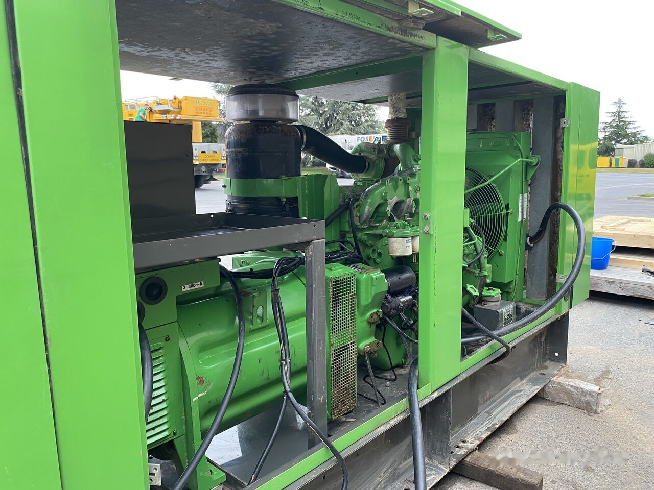 IVECO 100 kVa 8061 - Bộ phát điện: hình 2 IVECO 100 kVa 8061 - Bộ phát điện: hình 2
