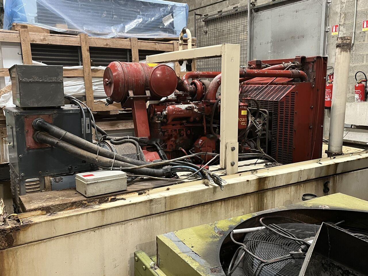 IVECO 240 kVa 8361 SRI - Bộ phát điện: hình 1 IVECO 240 kVa 8361 SRI - Bộ phát điện: hình 1