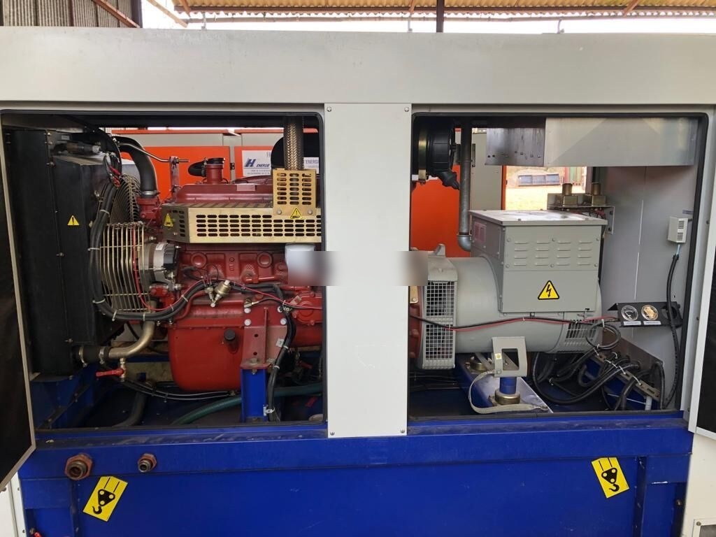 IVECO 60 kVa - Bộ phát điện: hình 2 IVECO 60 kVa - Bộ phát điện: hình 2