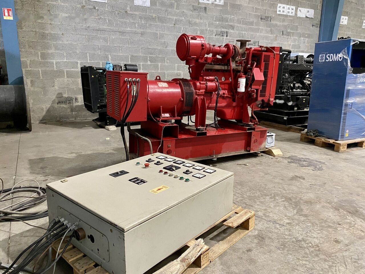 SDMO 110 kVa - Bộ phát điện: hình 1 SDMO 110 kVa - Bộ phát điện: hình 1