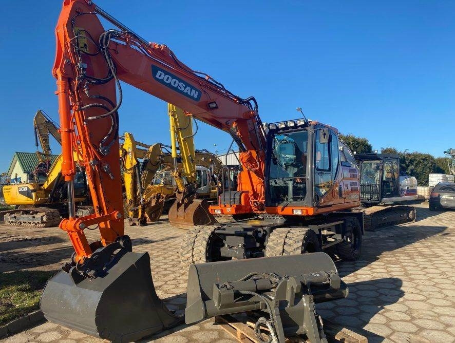 Doosan DX160W-3 - Máy xúc bánh lốp: hình 4 Doosan DX160W-3 - Máy xúc bánh lốp: hình 4