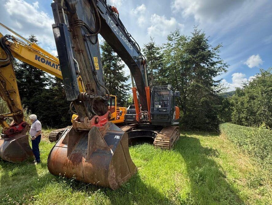 Hitachi KTEG KTS390-6 LCN - Máy xúc bánh xích: hình 3 Hitachi KTEG KTS390-6 LCN - Máy xúc bánh xích: hình 3