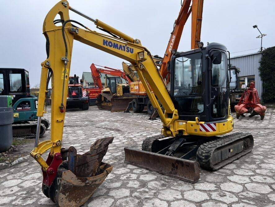 Komatsu PC35 MR-3 - Máy xúc mini: hình 1 Komatsu PC35 MR-3 - Máy xúc mini: hình 1