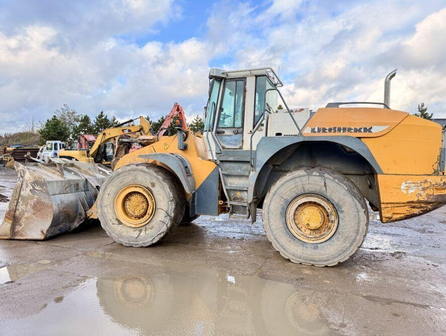 Liebherr L564 - Máy xúc lật bánh lốp: hình 2 Liebherr L564 - Máy xúc lật bánh lốp: hình 2