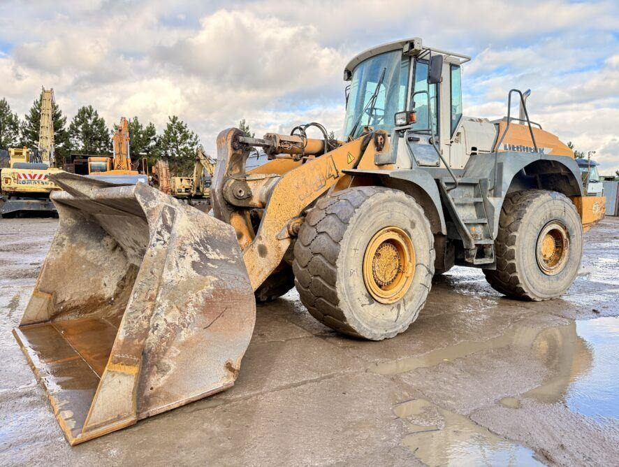 Liebherr L564 - Máy xúc lật bánh lốp: hình 3 Liebherr L564 - Máy xúc lật bánh lốp: hình 3