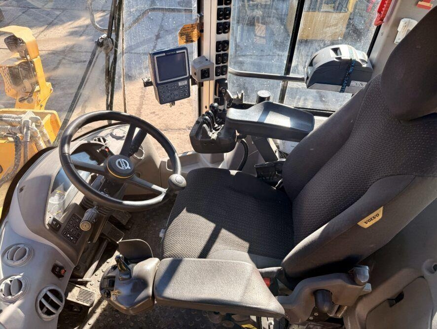 Volvo L110H  - Máy xúc lật bánh lốp: hình 4 Volvo L110H  - Máy xúc lật bánh lốp: hình 4