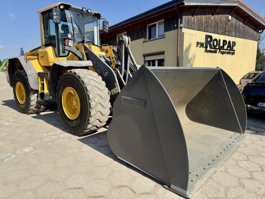 Volvo L120F - Máy xúc lật bánh lốp: hình 1 Volvo L120F - Máy xúc lật bánh lốp: hình 1