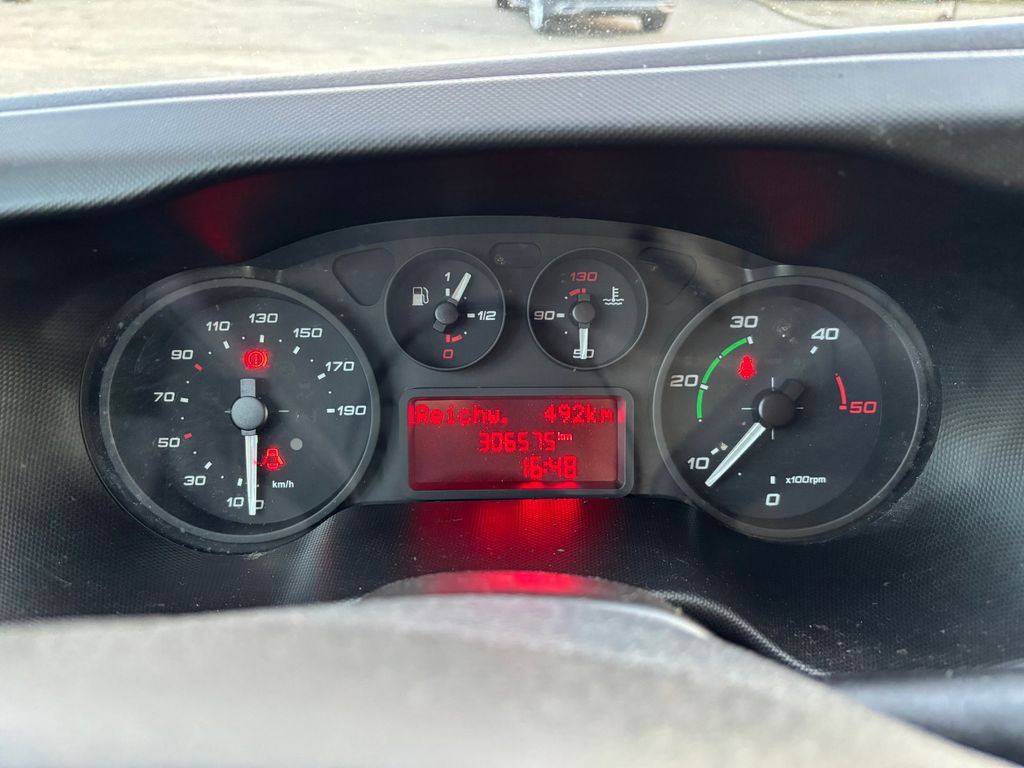 Xe van chở hàng Iveco Daily 35S130 Klima Iveco Daily 35S130 Klima: hình 11 Xe van chở hàng Iveco Daily 35S130 Klima Iveco Daily 35S130 Klima: hình 11