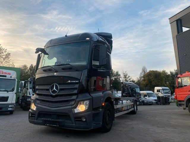 Mercedes-Benz Actros 1842 BDF LBW 1845 2x Mercedes-Benz Actros 1842 BDF LBW 1845 2x - Xe chở container/ Xe tải hoán đổi thân: hình 3 Mercedes-Benz Actros 1842 BDF LBW 1845 2x Mercedes-Benz Actros 1842 BDF LBW 1845 2x - Xe chở container/ Xe tải hoán đổi thân: hình 3