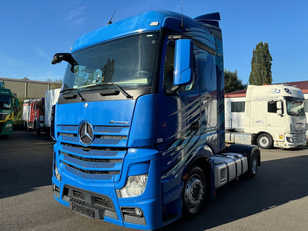 Mercedes-Benz 1836 - Xe đầu kéo: hình 2 Mercedes-Benz 1836 - Xe đầu kéo: hình 2