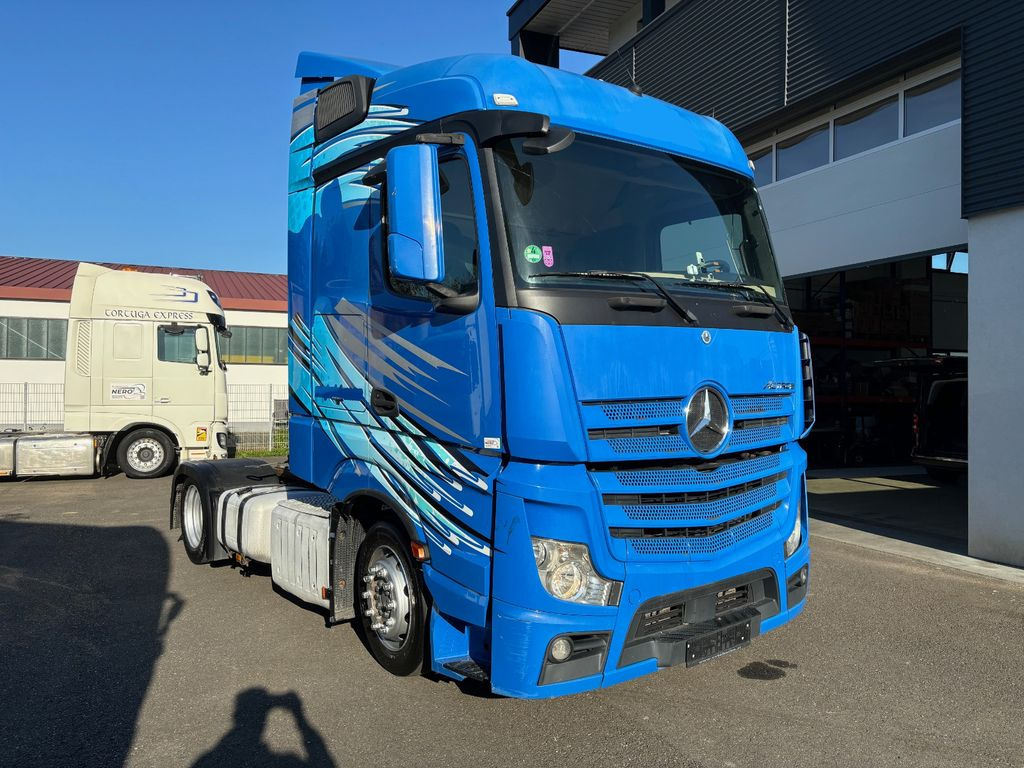 Mercedes-Benz 1836 - Xe đầu kéo: hình 4 Mercedes-Benz 1836 - Xe đầu kéo: hình 4