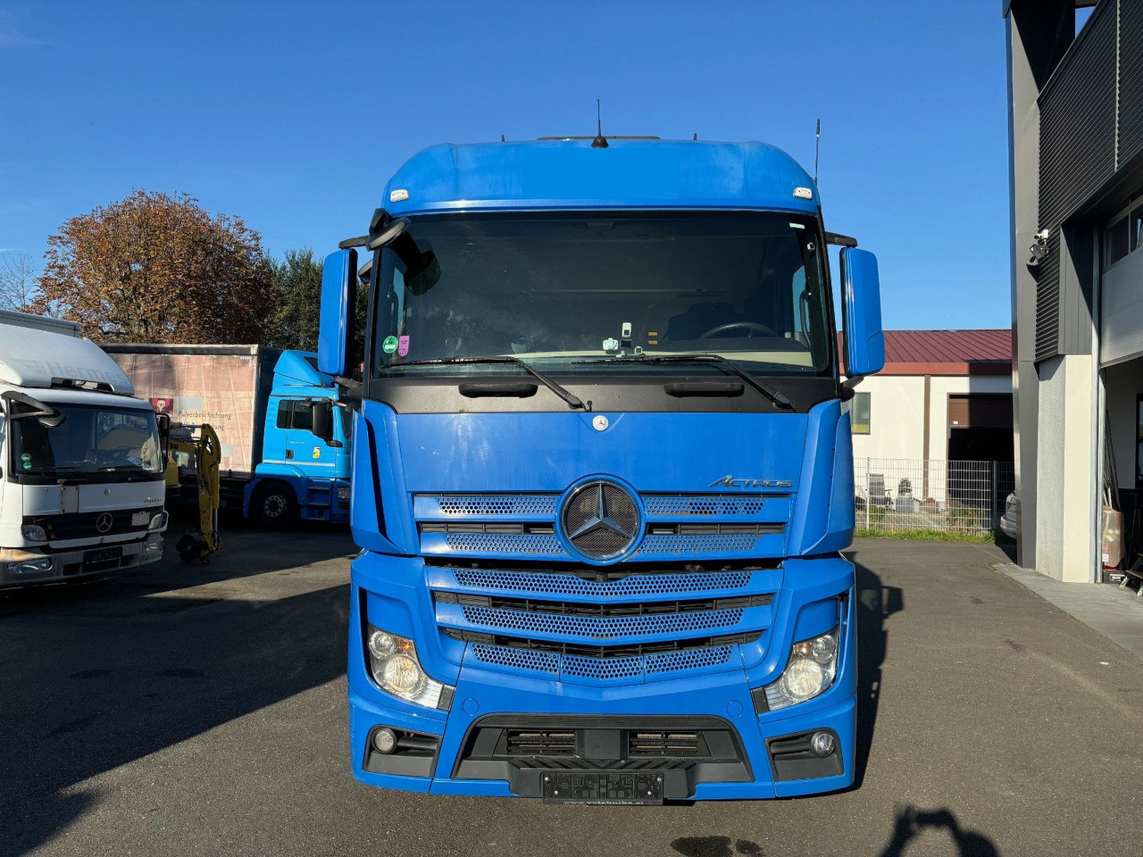 Mercedes-Benz 1836 Mercedes-Benz 1836 - Xe đầu kéo: hình 4 Mercedes-Benz 1836 Mercedes-Benz 1836 - Xe đầu kéo: hình 4