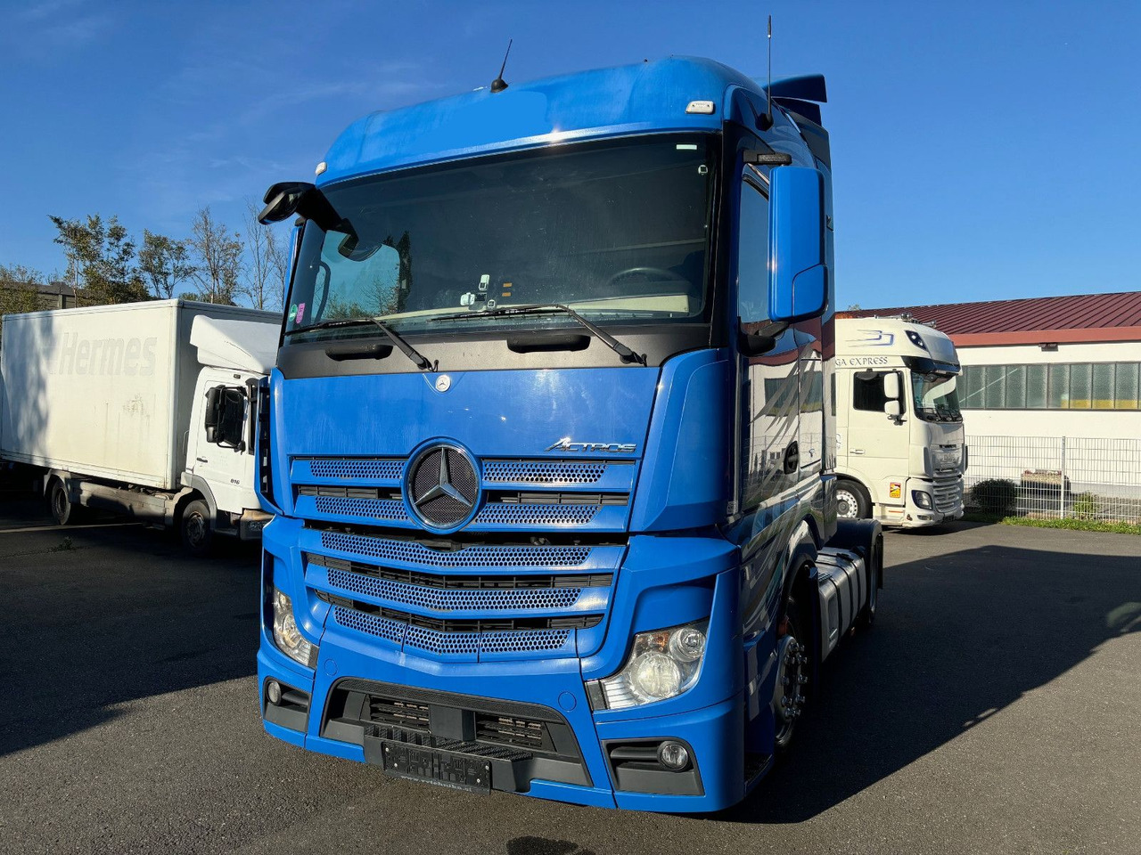 Mercedes-Benz 1836 Mercedes-Benz 1836 - Xe đầu kéo: hình 1 Mercedes-Benz 1836 Mercedes-Benz 1836 - Xe đầu kéo: hình 1