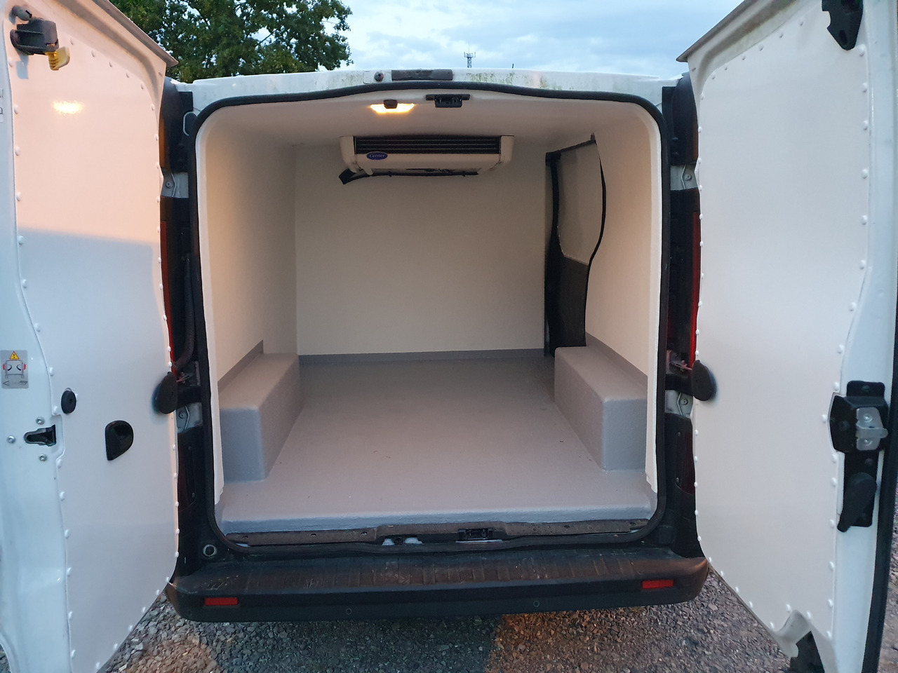 Opel VIVARO CHLODNIA CARRIER+230V KLIMA NAVI EURO6 - Xe van đông lạnh: hình 2 Opel VIVARO CHLODNIA CARRIER+230V KLIMA NAVI EURO6 - Xe van đông lạnh: hình 2