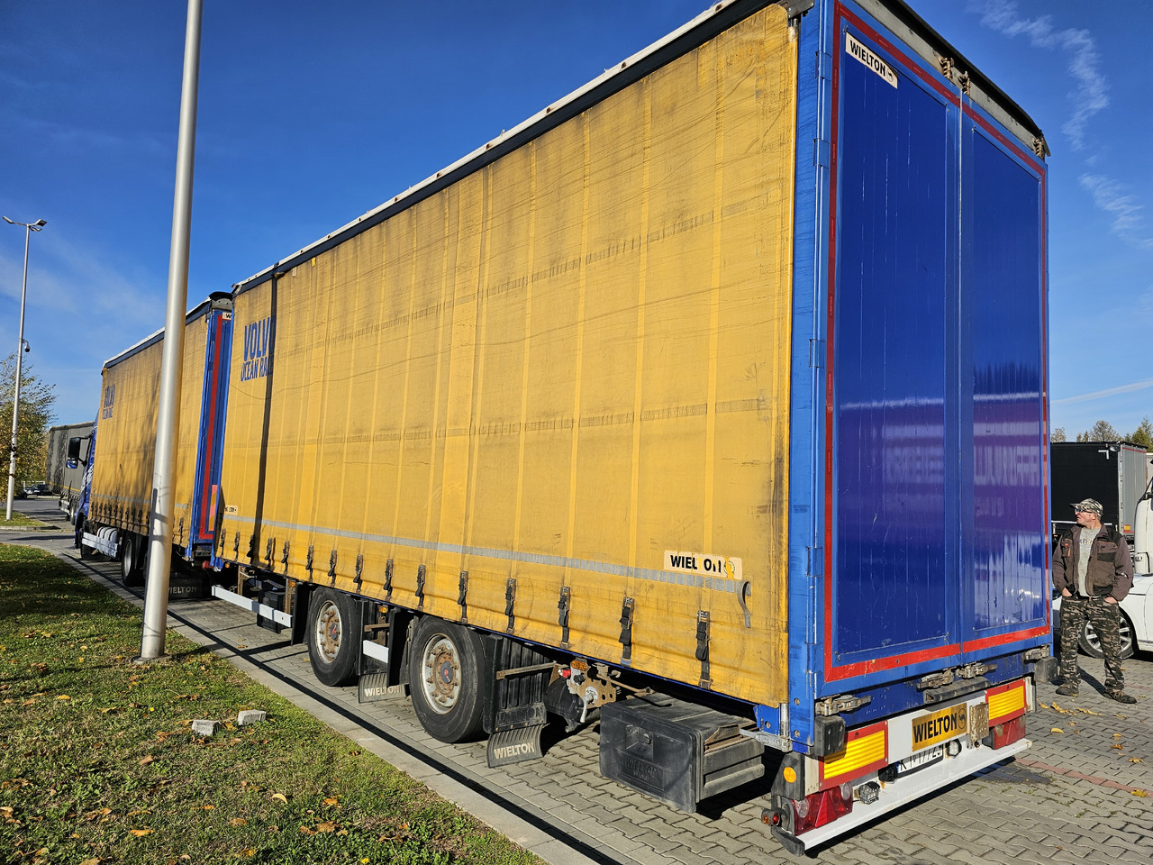 VOLVO FH460 ZESTAW TANDEM 120 M3 PRZEJAZDOWY + PRZYCZEPA FIRANKA SAF - Xe tải thùng mui bạt: hình 5 VOLVO FH460 ZESTAW TANDEM 120 M3 PRZEJAZDOWY + PRZYCZEPA FIRANKA SAF - Xe tải thùng mui bạt: hình 5