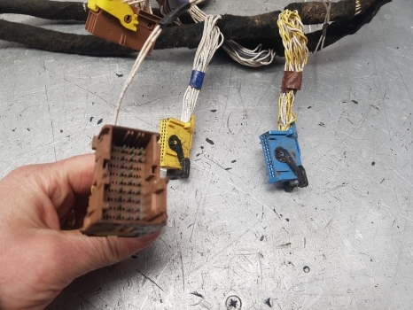 Claas Arion, Axion 640 Cab Wiring Loom Main 0022469930, 0026075290, - Cáp/ Dây nịt cho Máy cày: hình 3 Claas Arion, Axion 640 Cab Wiring Loom Main 0022469930, 0026075290, - Cáp/ Dây nịt cho Máy cày: hình 3