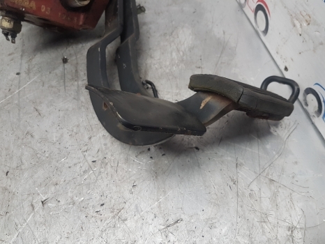 Fiat 115-90, 140-90, 160-90 Brake Pedals Linkage Complete 5110643, 5110653 - Phụ tùng phanh cho Máy cày: hình 3 Fiat 115-90, 140-90, 160-90 Brake Pedals Linkage Complete 5110643, 5110653 - Phụ tùng phanh cho Máy cày: hình 3