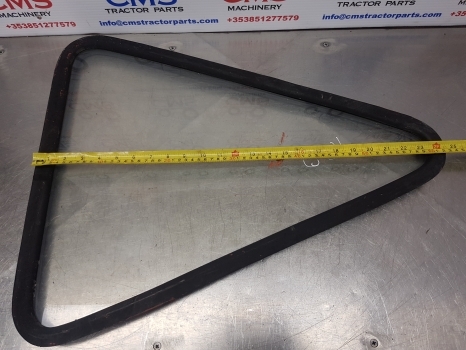 Fiat 1180 Cab Side Glass And Seal 5108674 - Cửa sổ và phụ tùng cho Máy cày: hình 5 Fiat 1180 Cab Side Glass And Seal 5108674 - Cửa sổ và phụ tùng cho Máy cày: hình 5