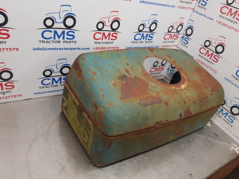 Ford 7840, 8240, 8340 Nose Cone Top Parts No Return 82002576, 82005627 - Thân xe và ngoại thất: hình 2 Ford 7840, 8240, 8340 Nose Cone Top Parts No Return 82002576, 82005627 - Thân xe và ngoại thất: hình 2