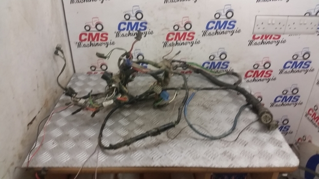 Ford Digger, Backhoe Loader 655, 550, 555 Fuse Box With Cab Electrical Wiring - Cáp/ Dây nịt cho Máy xúc trước múc sau: hình 1 Ford Digger, Backhoe Loader 655, 550, 555 Fuse Box With Cab Electrical Wiring - Cáp/ Dây nịt cho Máy xúc trước múc sau: hình 1