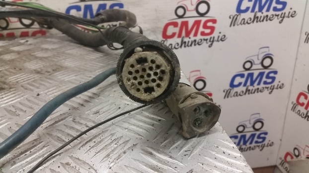 Ford Digger, Backhoe Loader 655, 550, 555 Fuse Box With Cab Electrical Wiring - Cáp/ Dây nịt cho Máy xúc trước múc sau: hình 2 Ford Digger, Backhoe Loader 655, 550, 555 Fuse Box With Cab Electrical Wiring - Cáp/ Dây nịt cho Máy xúc trước múc sau: hình 2