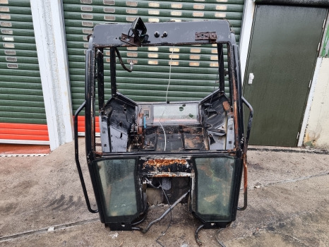 Ford New Holland 7740, 8240, 8340, 40 Series, Cab Frame 82005321 - Cabin: hình 1 Ford New Holland 7740, 8240, 8340, 40 Series, Cab Frame 82005321 - Cabin: hình 1