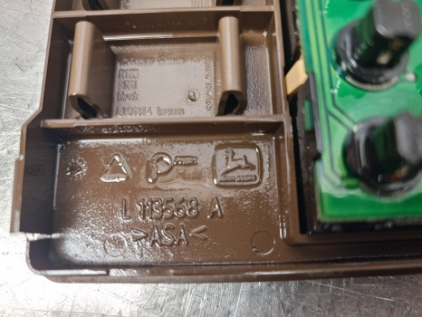John Deere 6010, 6020, 7020 Series Light Control Panel Al114039, L113568 - Đèn/ Chiếu sáng: hình 3 John Deere 6010, 6020, 7020 Series Light Control Panel Al114039, L113568 - Đèn/ Chiếu sáng: hình 3