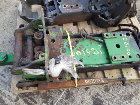 John Deere 6100, 6200, 6300, 6400 Pick Up Hitch Complete Al80042, Al80043 - Khung/ Sườn: hình 4 John Deere 6100, 6200, 6300, 6400 Pick Up Hitch Complete Al80042, Al80043 - Khung/ Sườn: hình 4