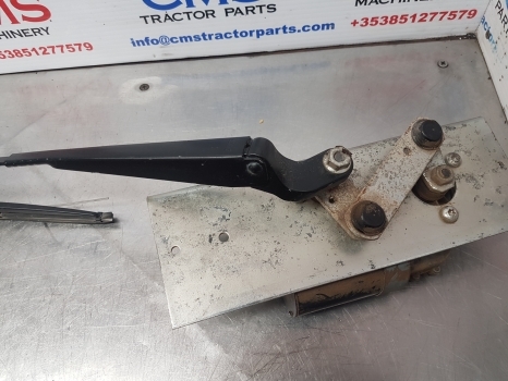 John Deere 6115m, 6m Series, Wipper Motor Assy Al215734, Al207086, Al153660 - Cần gạt nước cho Máy cày: hình 5 John Deere 6115m, 6m Series, Wipper Motor Assy Al215734, Al207086, Al153660 - Cần gạt nước cho Máy cày: hình 5