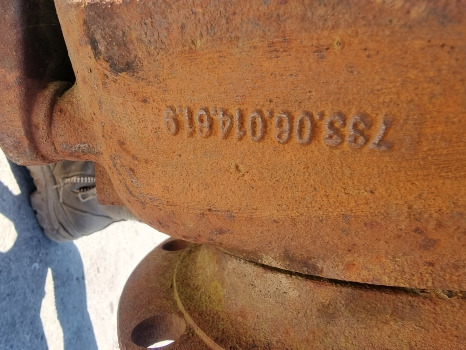 John Deere 6330, 6020, 6030, Front Axle Swivel Housing Rhs L157637, 73306014619 - Trục trước: hình 2 John Deere 6330, 6020, 6030, Front Axle Swivel Housing Rhs L157637, 73306014619 - Trục trước: hình 2