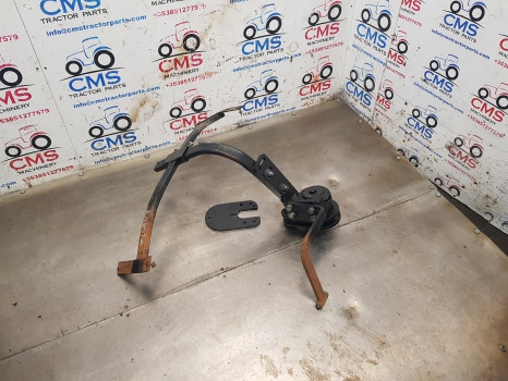 Kubota M5092 Front Axle Mudguard Bracket Lhs Assy - Vè: hình 1 Kubota M5092 Front Axle Mudguard Bracket Lhs Assy - Vè: hình 1