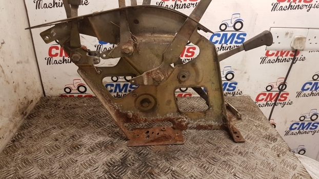 Cabin và nội thất cho Máy cày Massey Ferguson 4255 Cab Lift Rear Console Controls 3814519m92: hình 6