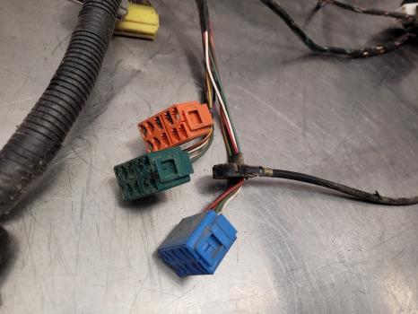 Massey Ferguson 4355, 4255, 4245 Cab Roof Wiring Loom Roof Wiring Loom - Cáp/ Dây nịt: hình 2 Massey Ferguson 4355, 4255, 4245 Cab Roof Wiring Loom Roof Wiring Loom - Cáp/ Dây nịt: hình 2