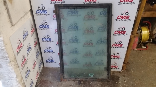 Massey Ferguson 50 Hx S Cab Rear Window Left Assembly - Cửa sổ và phụ tùng cho Máy xúc trước múc sau: hình 1 Massey Ferguson 50 Hx S Cab Rear Window Left Assembly - Cửa sổ và phụ tùng cho Máy xúc trước múc sau: hình 1