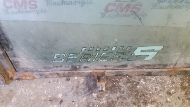 Massey Ferguson 50 Hx S Cab Rear Window Left Assembly - Cửa sổ và phụ tùng cho Máy xúc trước múc sau: hình 2 Massey Ferguson 50 Hx S Cab Rear Window Left Assembly - Cửa sổ và phụ tùng cho Máy xúc trước múc sau: hình 2