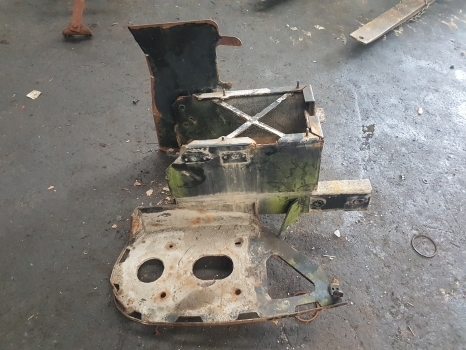 New Holland T7.200, T7.170, T7.185 Battery Box 84402058, 84402062 - Ắc quy cho Máy cày: hình 1 New Holland T7.200, T7.170, T7.185 Battery Box 84402058, 84402062 - Ắc quy cho Máy cày: hình 1