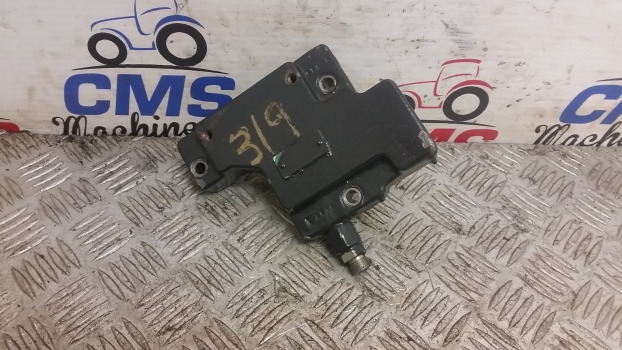 New Holland T7, Tm, T7000, Tm7000 Series Tm120 Control Valve Plate 5195157 - Thủy lực: hình 1 New Holland T7, Tm, T7000, Tm7000 Series Tm120 Control Valve Plate 5195157 - Thủy lực: hình 1