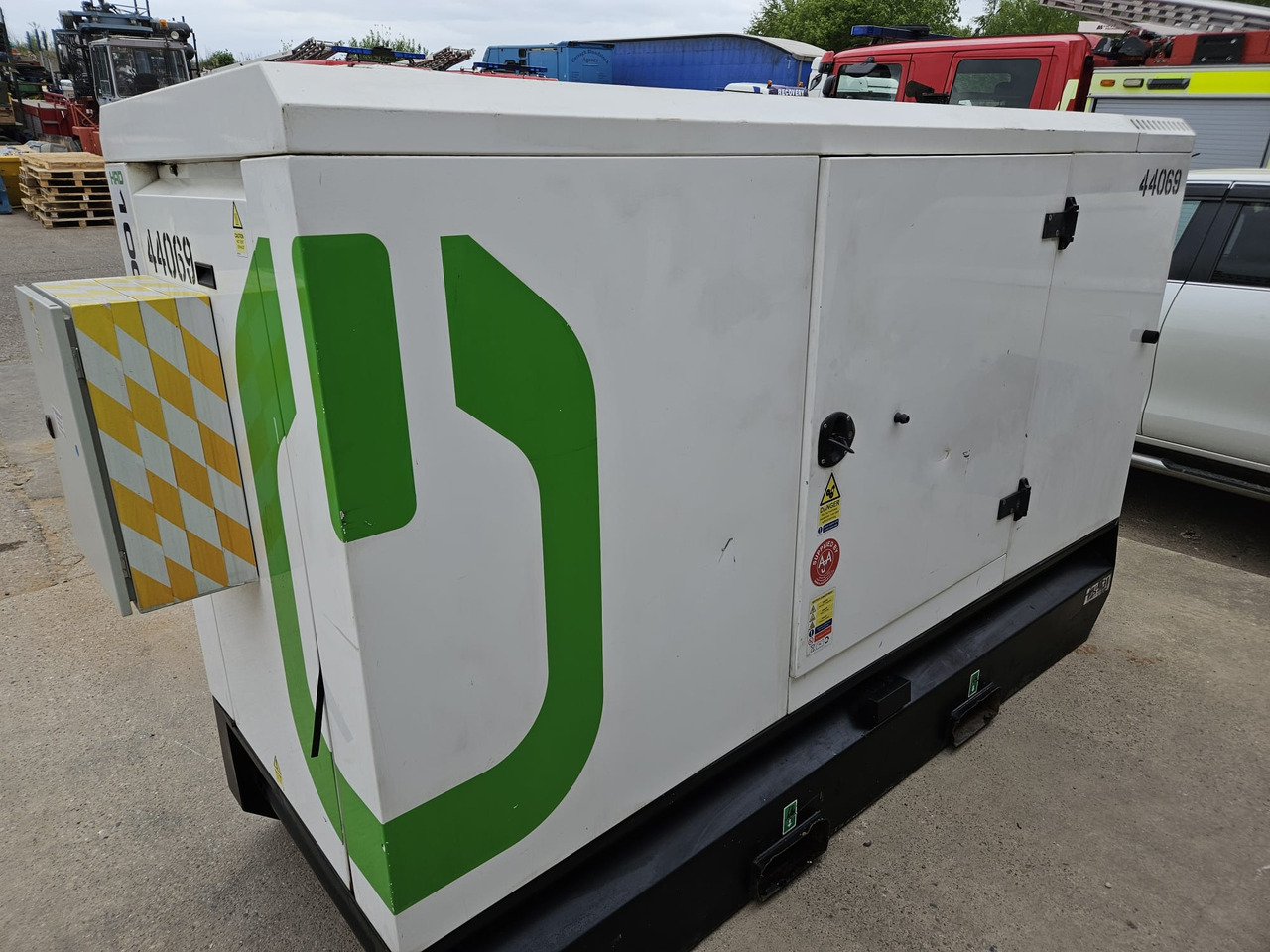 HGI 100KVA PERKINS GENERATOR DIESEL SILENT RENTAL SPECIFICATION HGI 100KVA PERKINS GENERATOR DIESEL SILENT RENTAL SPECIFICATION - Bộ phát điện: hình 2 HGI 100KVA PERKINS GENERATOR DIESEL SILENT RENTAL SPECIFICATION HGI 100KVA PERKINS GENERATOR DIESEL SILENT RENTAL SPECIFICATION - Bộ phát điện: hình 2