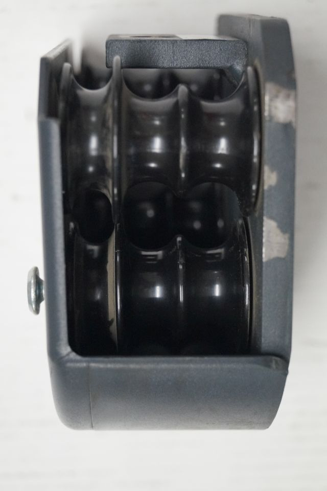 Jungheinrich 51160772 | Block rollor Hose guide for ETV from year 2003 till 2011 - Thủy lực cho Thiết bị xử lý vật liệu: hình 4 Jungheinrich 51160772 | Block rollor Hose guide for ETV from year 2003 till 2011 - Thủy lực cho Thiết bị xử lý vật liệu: hình 4