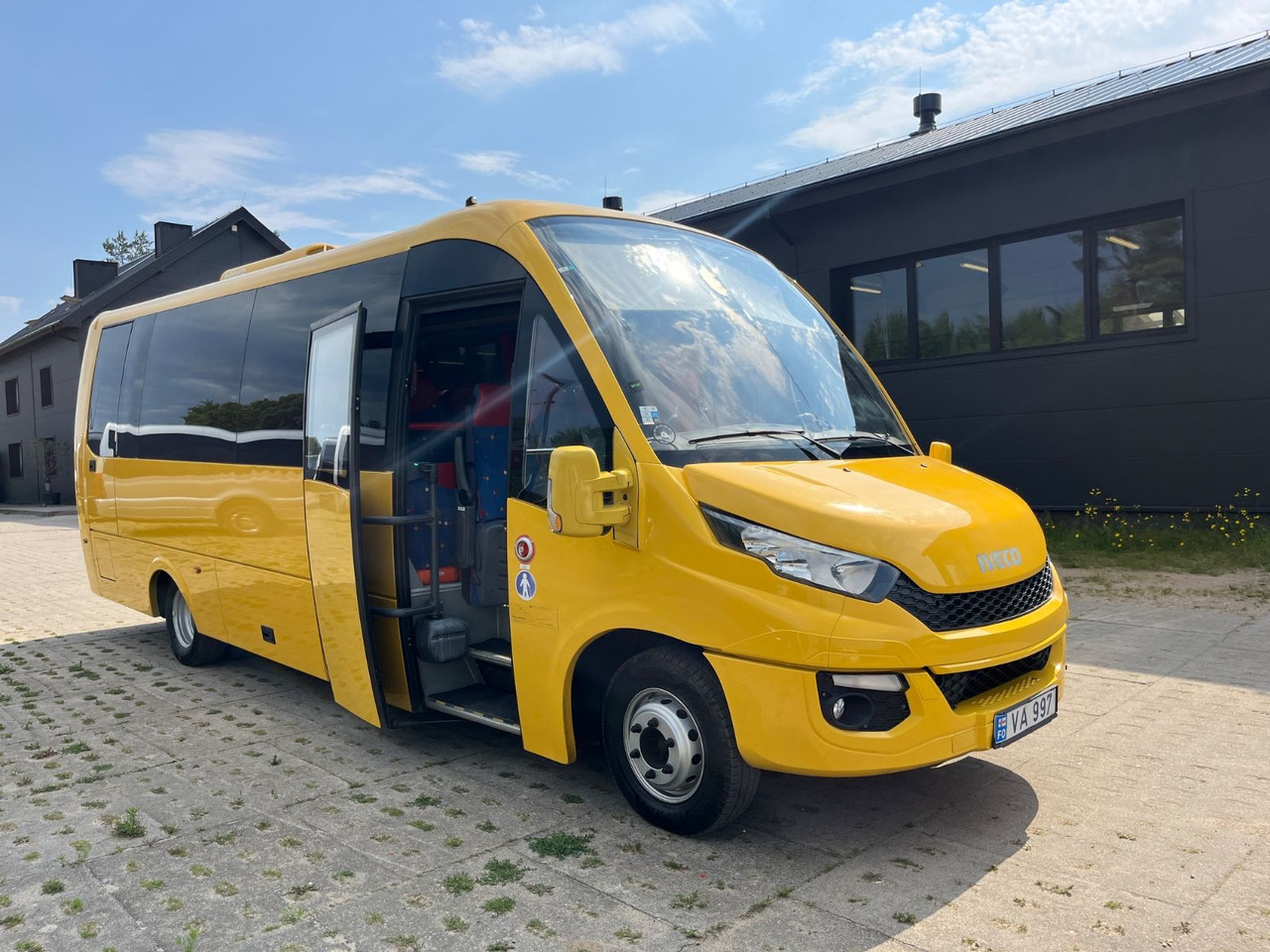 Iveco Rosero First / 24+1+1 / Telma/ EURO6 - Xe đò: hình 1 Iveco Rosero First / 24+1+1 / Telma/ EURO6 - Xe đò: hình 1