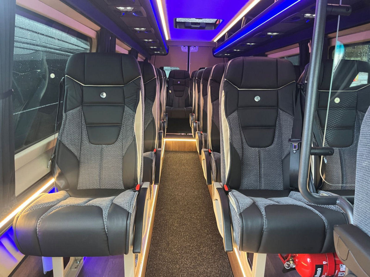 Mercedes-Benz Sprinter 519 AWD 4x4 TOURIST / 21 to 24 Seats - Xe bus mini, Xe van chở khách: hình 4 Mercedes-Benz Sprinter 519 AWD 4x4 TOURIST / 21 to 24 Seats - Xe bus mini, Xe van chở khách: hình 4