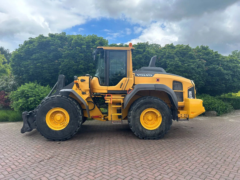 Volvo L120 H - Máy xúc lật bánh lốp: hình 1 Volvo L120 H - Máy xúc lật bánh lốp: hình 1