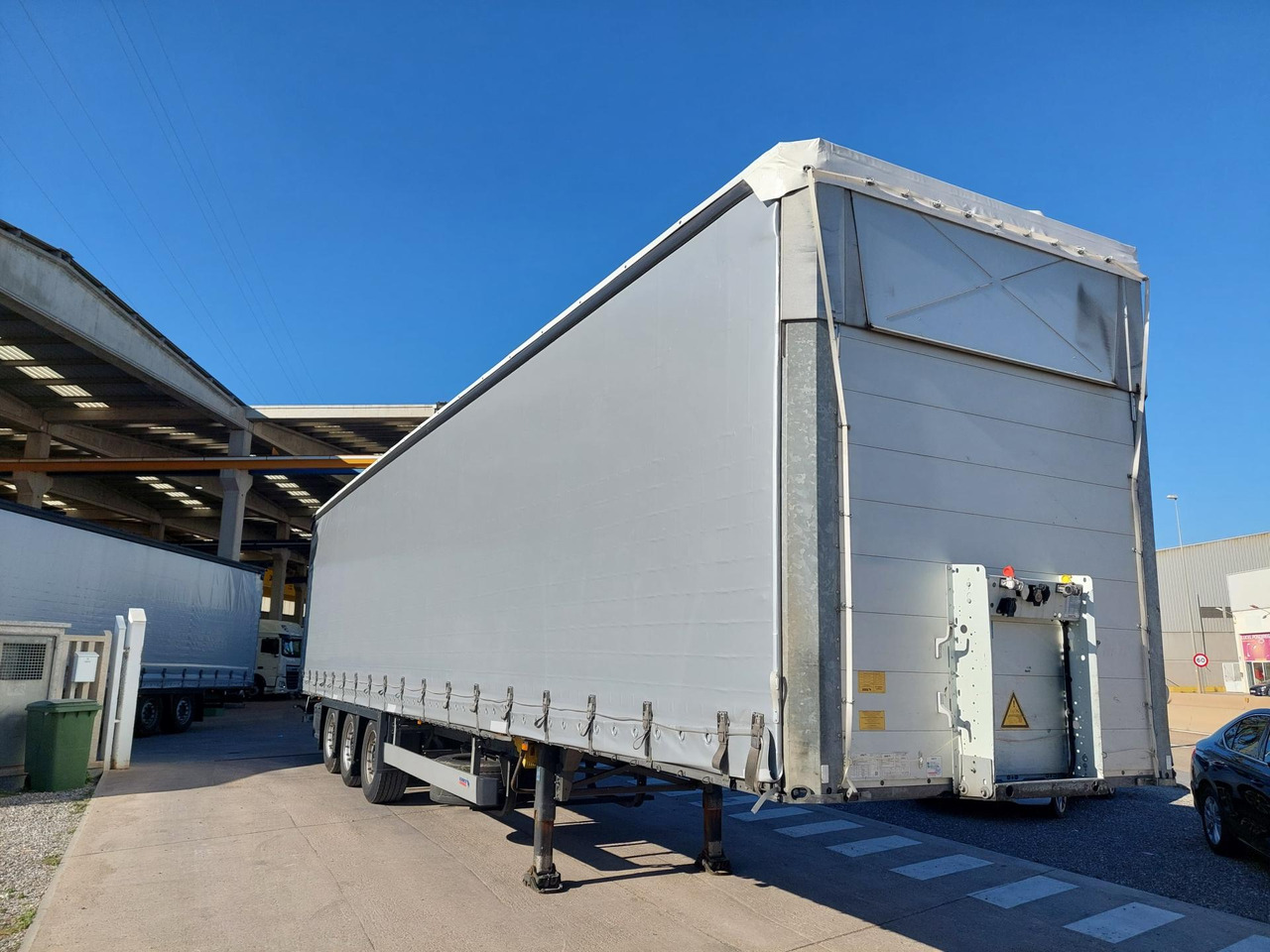 Schmitz Cargobull SCS24/L Varios - Sơ mi rơ moóc mui bạt: hình 2 Schmitz Cargobull SCS24/L Varios - Sơ mi rơ moóc mui bạt: hình 2
