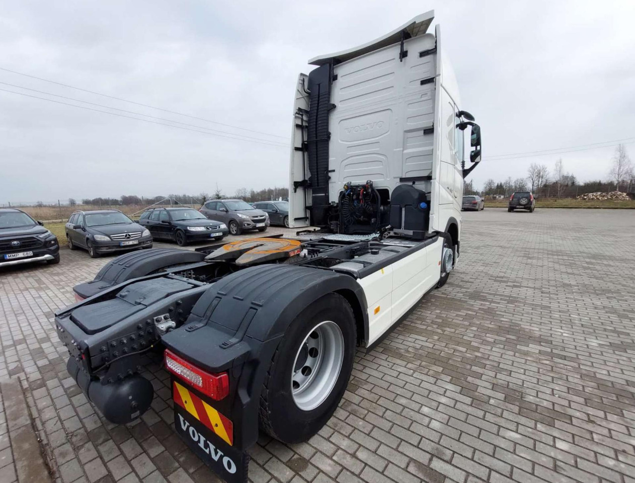 Volvo FH 460 Globetrotter XL i-Save Side Skirts - Xe đầu kéo: hình 4 Volvo FH 460 Globetrotter XL i-Save Side Skirts - Xe đầu kéo: hình 4