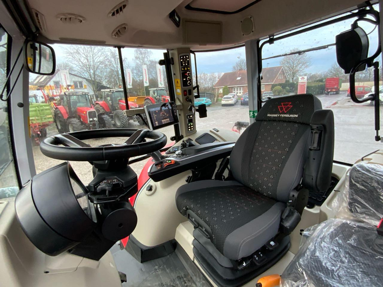 Massey Ferguson MF 7S.210 DVT - Máy cày: hình 4 Massey Ferguson MF 7S.210 DVT - Máy cày: hình 4