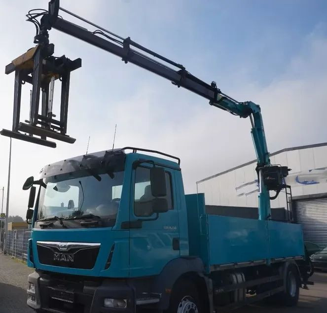 MAN TGS 18.290 | Żuraw Hyva HB 150 | Euro 6 | Automat | 1. właściciel | 4X2 | Przebieg 160 124 ! - Xe tải thùng lửng/ Phẳng, Xe cẩu tự hành: hình 4 MAN TGS 18.290 | Żuraw Hyva HB 150 | Euro 6 | Automat | 1. właściciel | 4X2 | Przebieg 160 124 ! - Xe tải thùng lửng/ Phẳng, Xe cẩu tự hành: hình 4