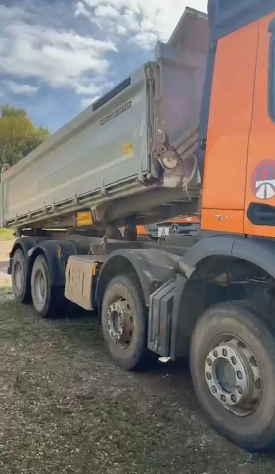 Mercedes-Benz AROCS 4143 8x4 | BORTMATIC - wywrotka trójstronna | Retarder |Zawieszenie na resorach | - Xe ben: hình 2 Mercedes-Benz AROCS 4143 8x4 | BORTMATIC - wywrotka trójstronna | Retarder |Zawieszenie na resorach | - Xe ben: hình 2