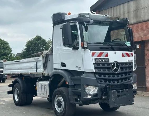 Mercedes-Benz Arocs 2040 4x4 – Meiller | Euro 6c | płyta czołowa do montażu pługu, osprzętu zimowego lub komunalnego | Automat | Resory stalowe (Blatt-Blatt) - Xe ben: hình 3 Mercedes-Benz Arocs 2040 4x4 – Meiller | Euro 6c | płyta czołowa do montażu pługu, osprzętu zimowego lub komunalnego | Automat | Resory stalowe (Blatt-Blatt) - Xe ben: hình 3