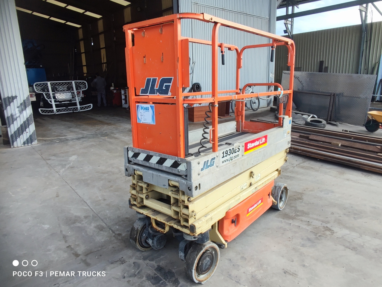 JLG 1930ES - Máy nâng người hình kéo: hình 2 JLG 1930ES - Máy nâng người hình kéo: hình 2